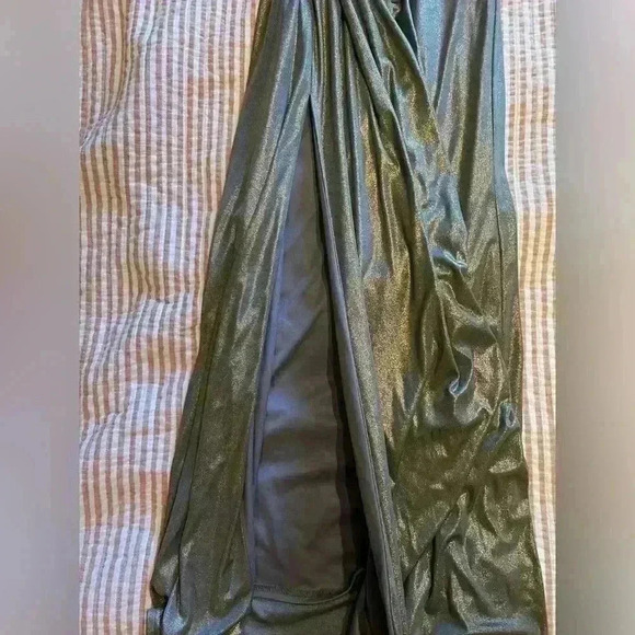 Tadashi Shoji Metallic Gathered waist gown Women’s Small - Picture 12 of 13